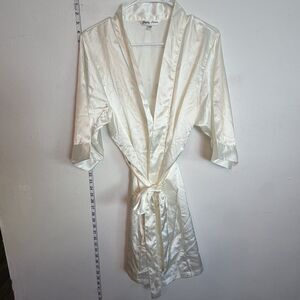 Women's Satin Bride Robe~ Size S/m Pretty robes
